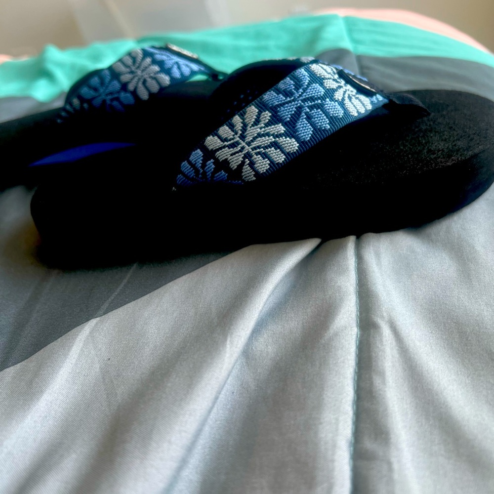 Teva flip flop sandals - Picture 2 of 3